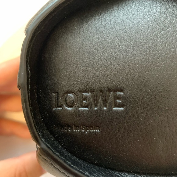 [SOLD] Loewe Mini Elephant Crossbody Bag - Picture 4 of 7